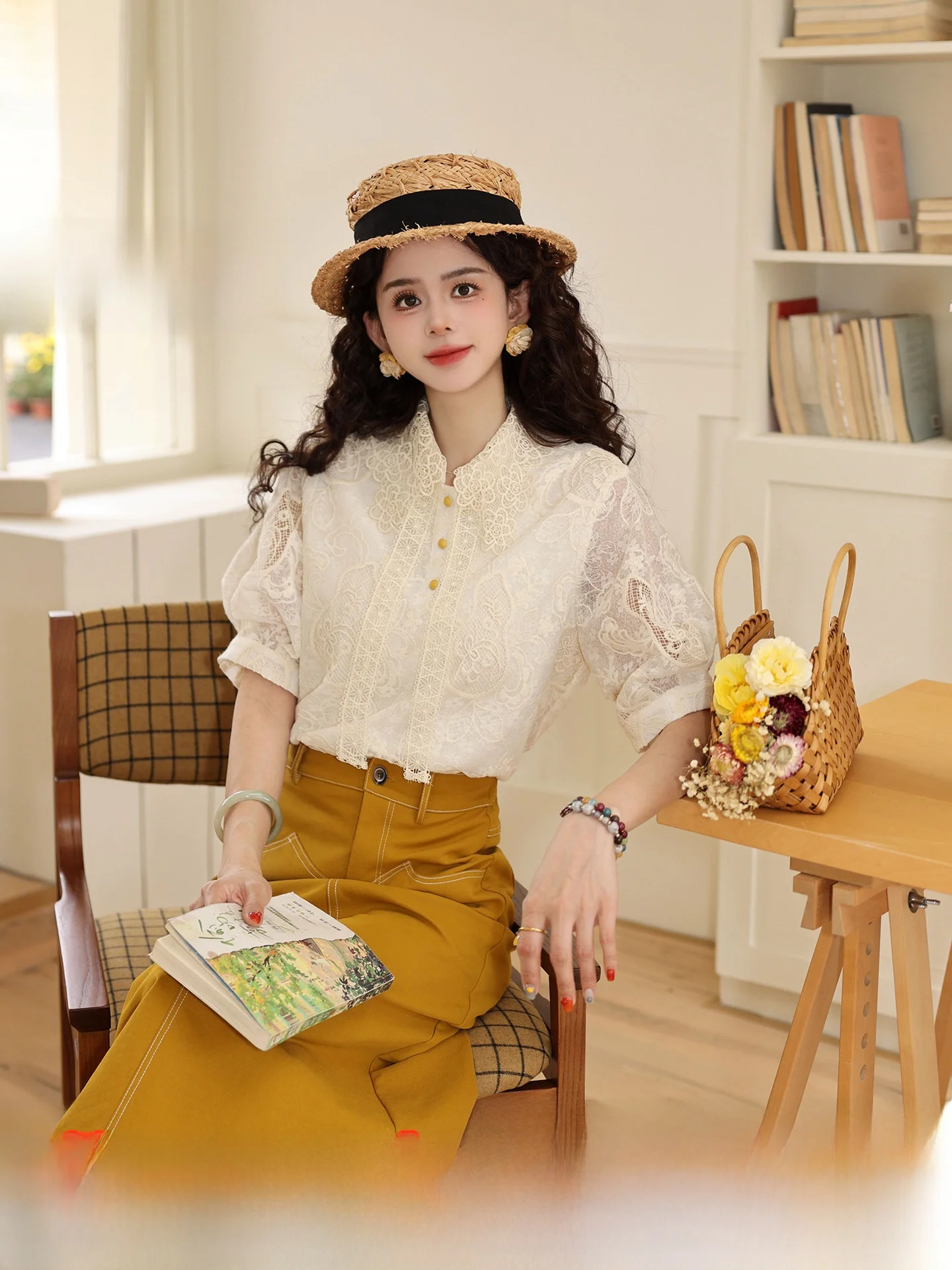 

Женская летняя блузка Chen Jiajie с хризантемами и кружевом, воротник-стойка, элегантный дизайн, хлопок/полиэстер, короткий рукав