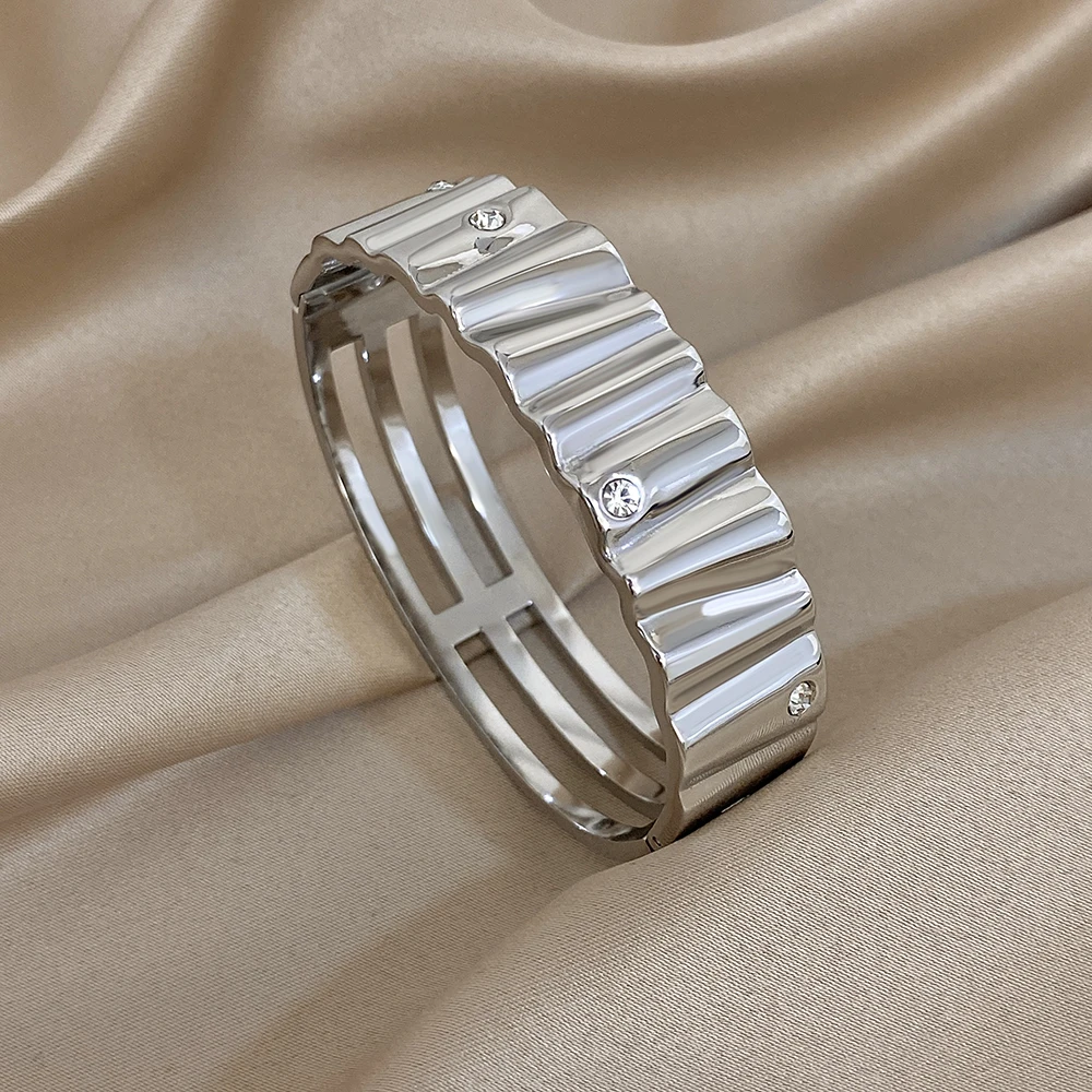 DODOHAO لامعة غير النظامية موجة الفولاذ المقاوم للصدأ الإسورة سوار المرأة الشرير الهندسة الربيع مشبك سوار واسع مجوهرات مقاومة للماء