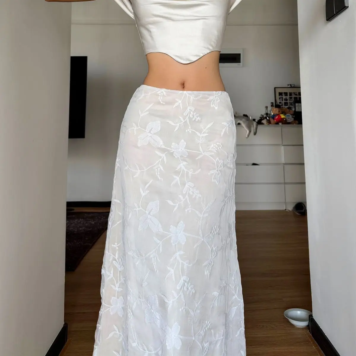 

French Retro Pure White Lace Embroidered Skirt for Women Spring Design High Waist Slim Fit Versatile Straight Long Skirt