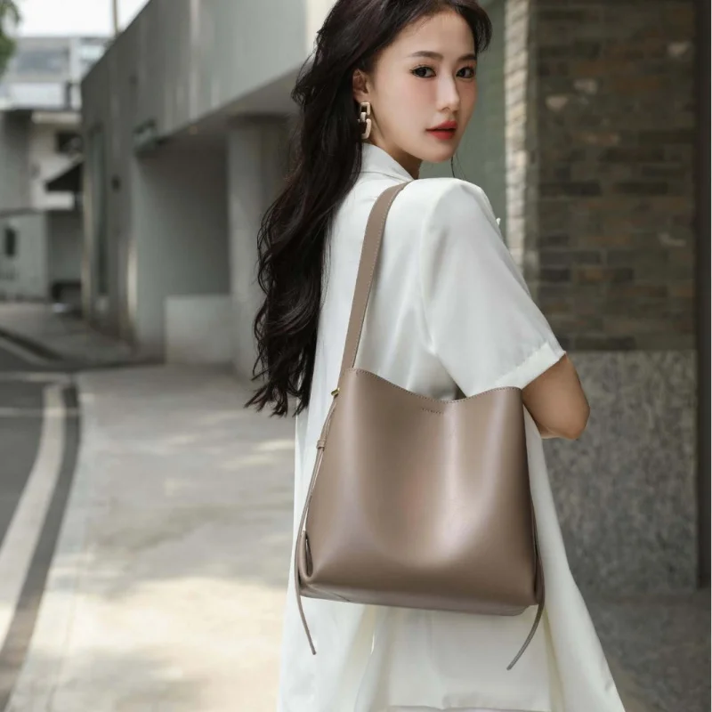 Genuine leather women bag 2024 trend Versatile  High-Quality One-Shoulder Crossbody Large-Capacity bucket bags