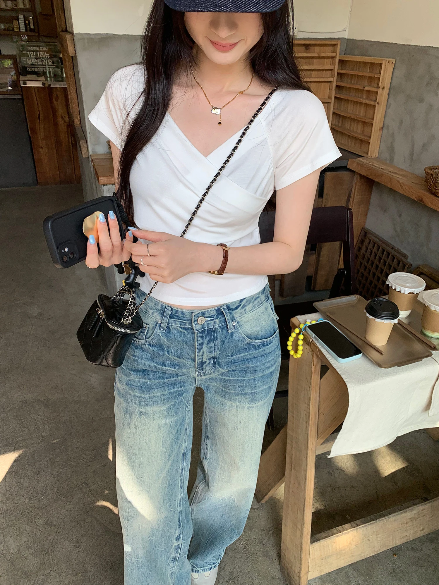 Lace V-neck Slim-fit Short-sleeved T-shirt Women's New 2026 Summer Korean Style Beautiful -top Casual Style Universal Fit