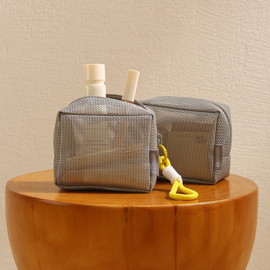 حقيبة مستحضرات التجميل الشبكية المحمولة باللون الرمادي ذات سعة كبيرة وسحاب للعملات المعدنية مع حقيبة تخزين مفاتيح أحمر الشفاه المربعة