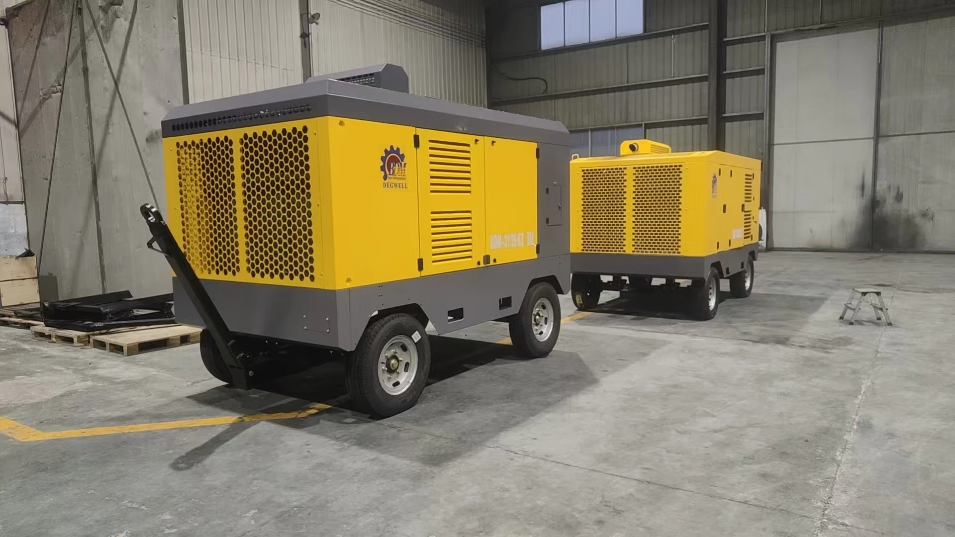 BDM-31/25 Wheeled Diesel Screw Air Compressor Lubricated Engine 22KW 25bar Air End For Mine Well Borehole Drilling Rig