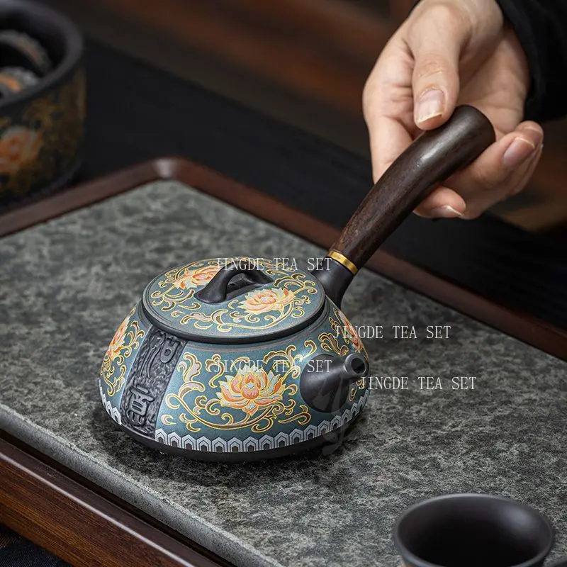 Side Handle Teapot Enamel Color Lotus Floral Pattern Wooden Handle Ceramics Kung Fu Tea Pot for Home Tea Ceremony Collection