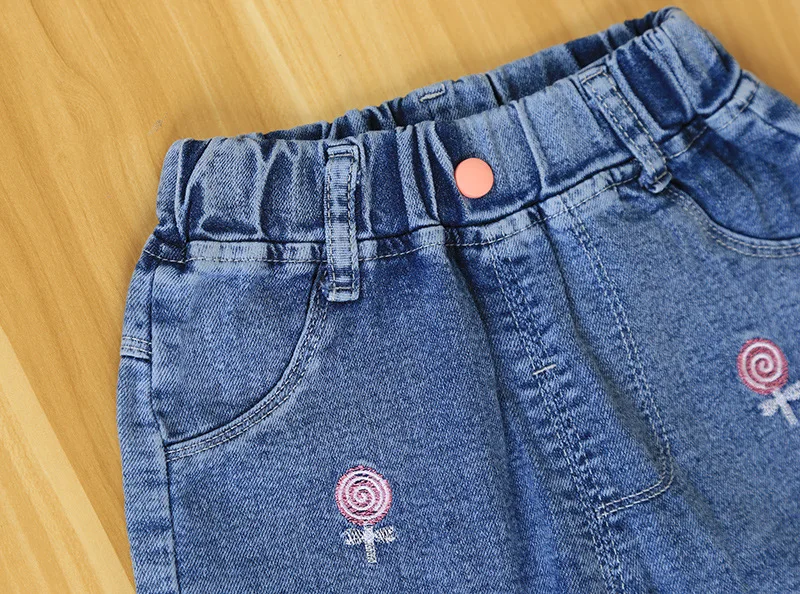 2026 Neue Mädchen-Jeans Kinder Frühling Herbst Mode-Jeans Schlaghosen Mädchen Hochwertige Schleife Freizeit Lange Hosen 0-5 Jahre – Detail 8