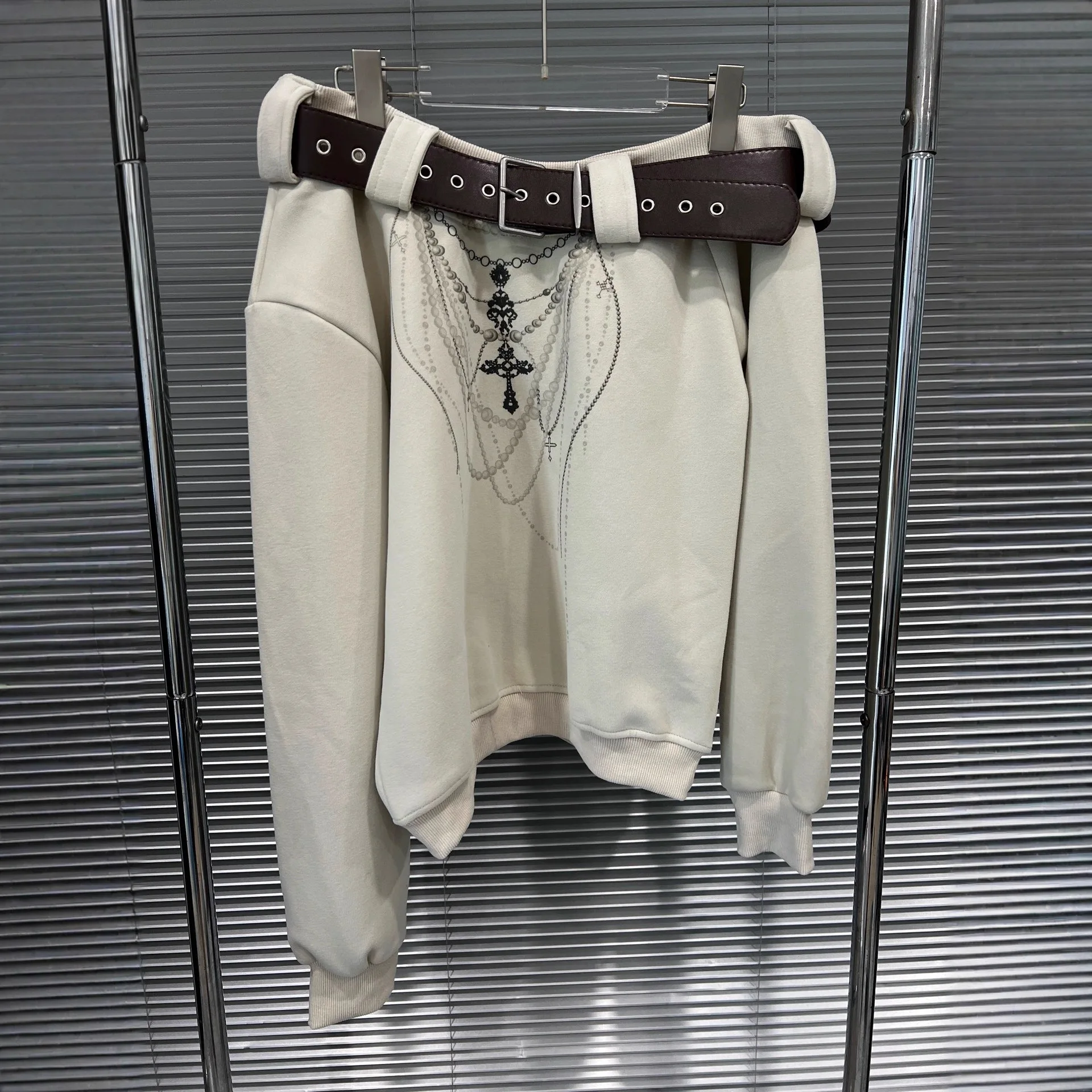 

2025 Autumn New Women's American Retro Off-Shoulder Sweatshirt - Belt Detail, Loose Fit, Y2K Aesthetic Top