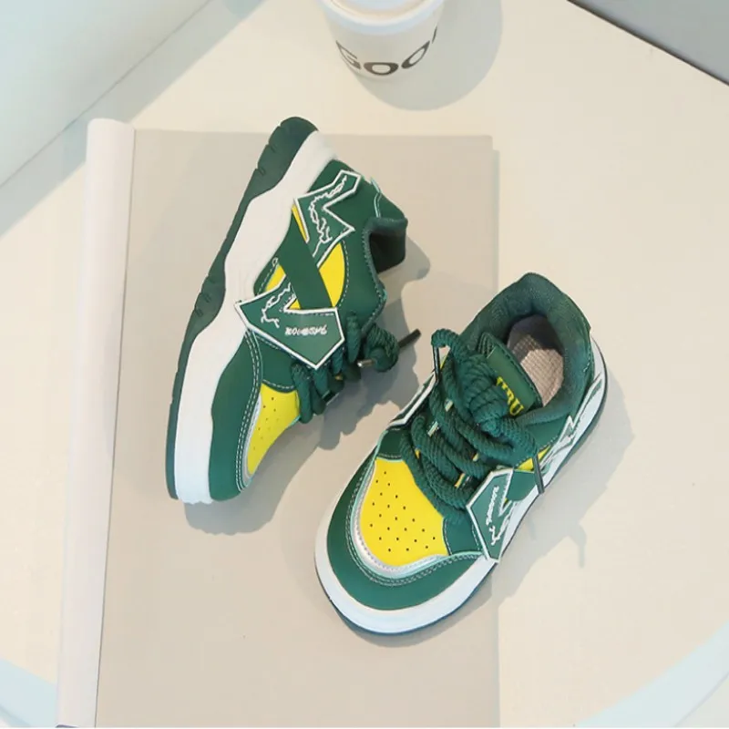 Children's sports shoes 2026 autumn new item boys' lightweight casual shoes girls' board shoes soft soled baby shoes Size 21-32