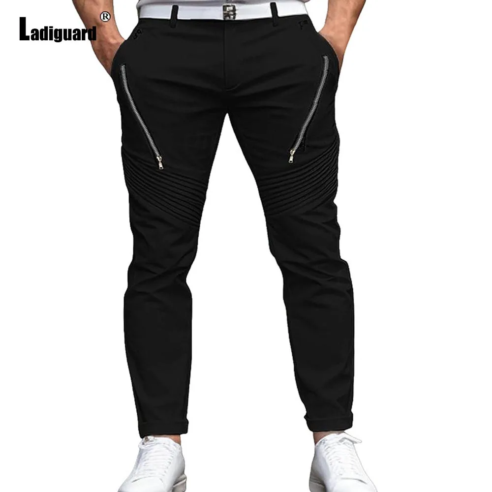 2025 ชายกระเป๋า Casual Street ดินสอกางเกงสีทึบซิปกางเกงผู้ชายวินเทจกลางเอวรถจักรยานยนต์ Hotpants ใหม่