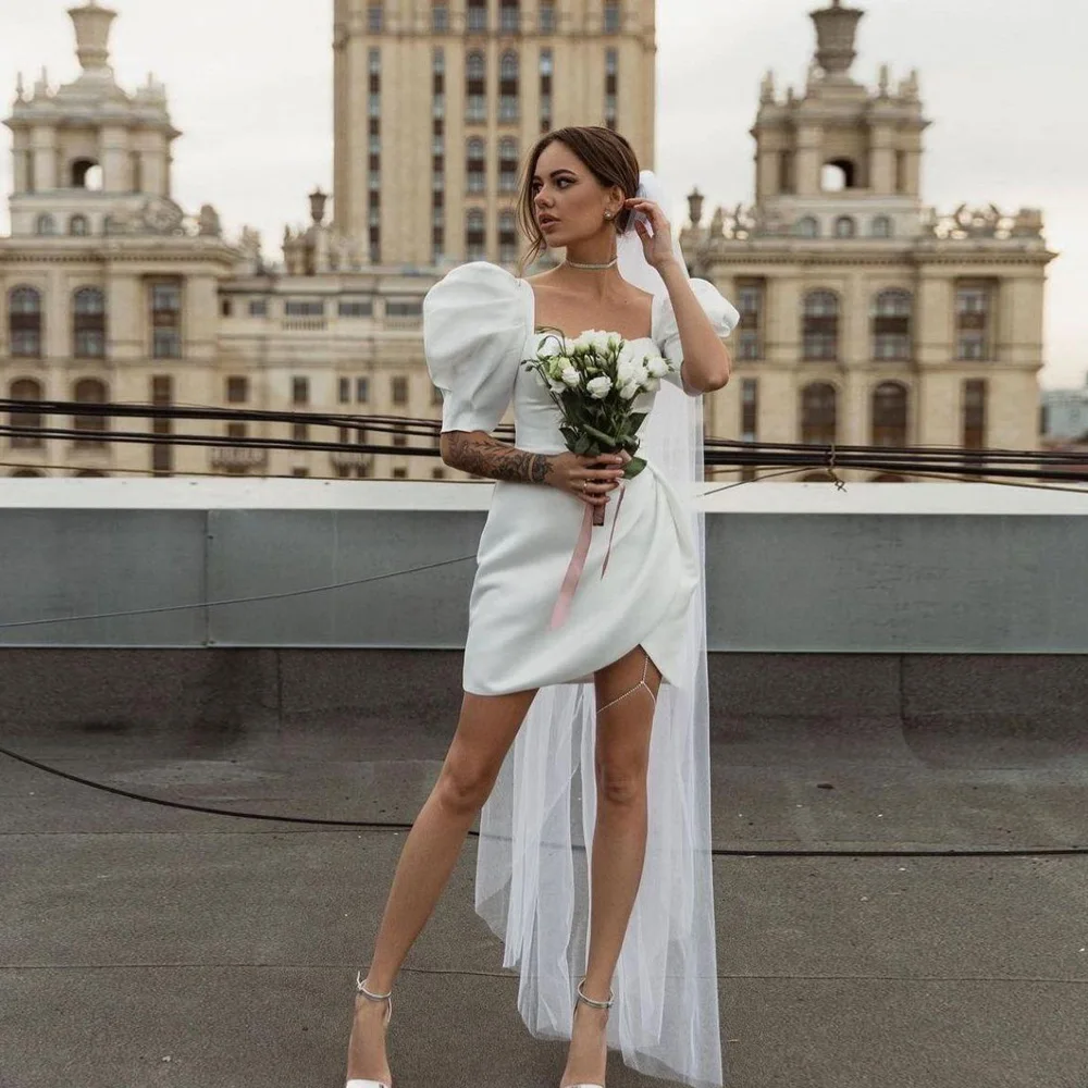 Vestidos de novia cortos elegantes, minivestidos de novia de satén hechos a medida con escote Corazón y mangas abullonadas, 2023