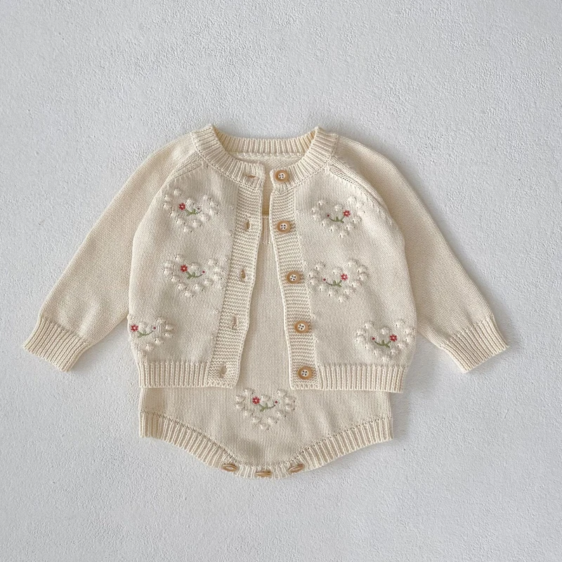 Autumn New 0-3 Year Old Girl Baby Set Cute Polka Dot Girl Heart Embroidered Cardigan+Sweetheart Triangle Creeper