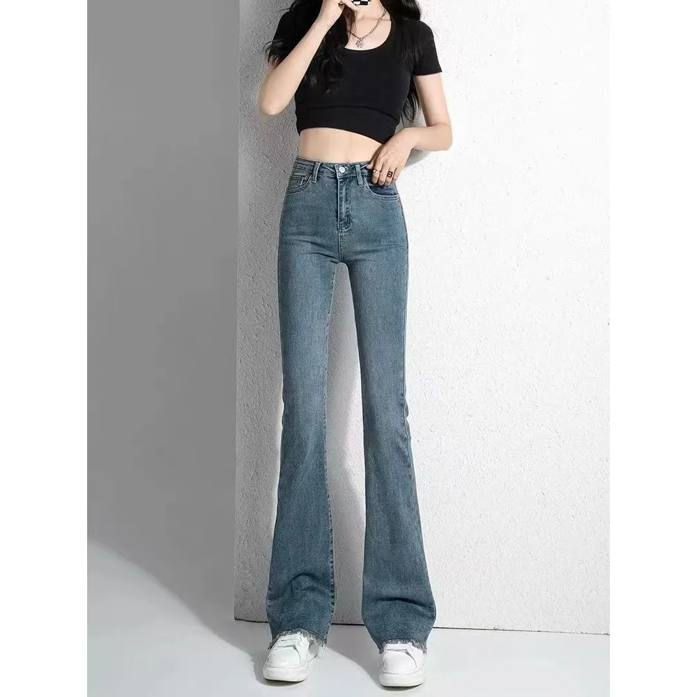 Jeans fino queimado feminino, virilha aberta invisível, sexo ao ar livre, cintura alta, borda áspera, calça ferradura, requintado, tendência