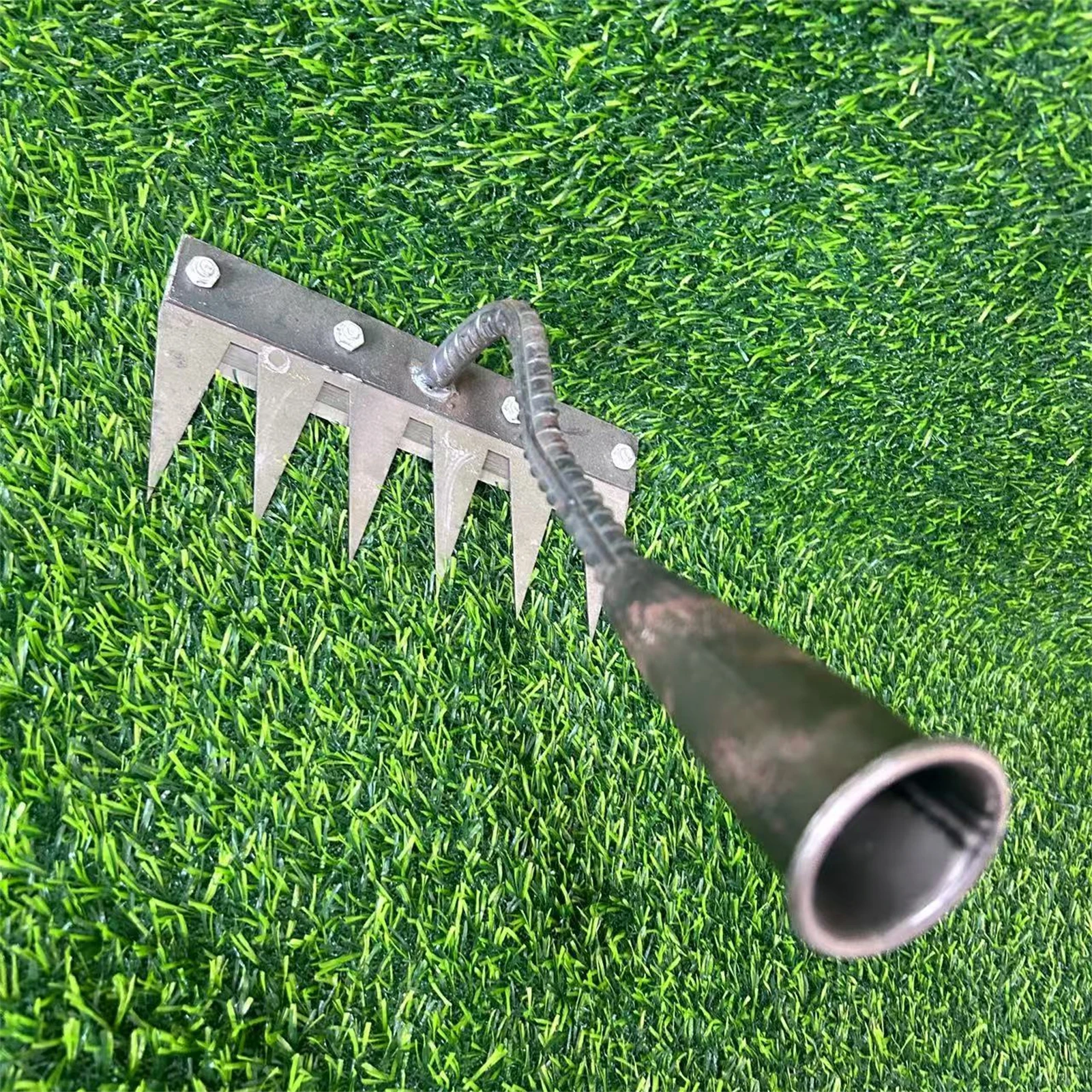 Ancinho manual de ervas daninhas afiadas para jardinagem, ferramenta removedora de garra para capina, vala, afrouxamento do solo