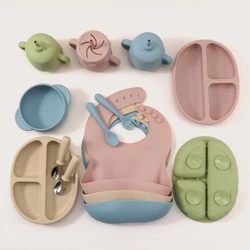 5 Stuks Food Grade Siliconen Baby Voeding Sets Zuigkom Vork Lepel Slabbetjes Kinderen Serviesgoed Gratis Verzending Items Voor Kinderen