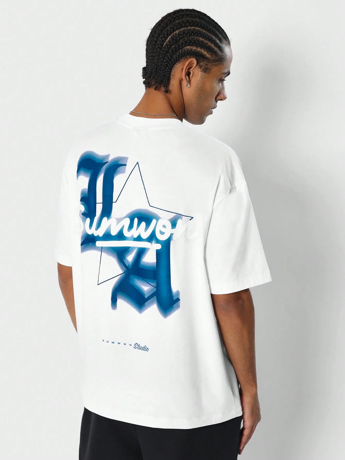 

Oversized White Graphic Tee with Blue Star Print, Loose Fit Streetwear