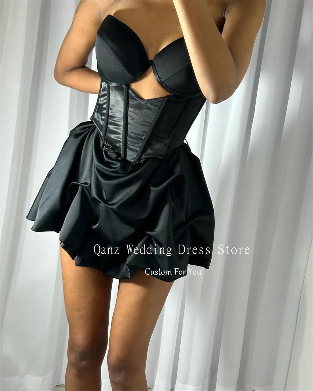 Qanz gaun pesta Mini berenda seksi jubah hitam Satin Sweetheart De Soiree gaun Cocktail kustom untuk wanita