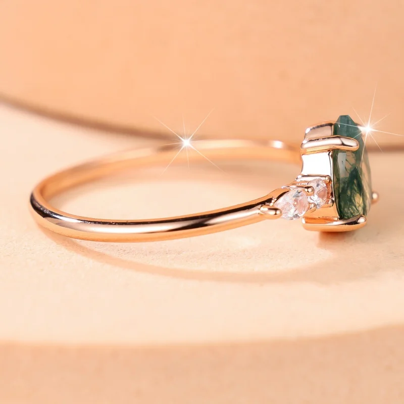 2026 new Forest style ins Feng Shui Grass Green Zircon Ring with Simple Luxury Commuter Decoration Handpiece Set on the Side