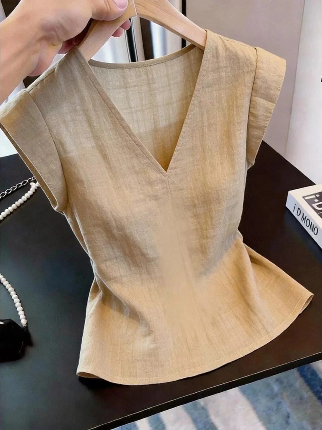 

Elegant V-Neck Pure Color Shirt Women's Gentle Style Summer Fashion Slimming Top Korean Version Straight Cut Commute Shirt