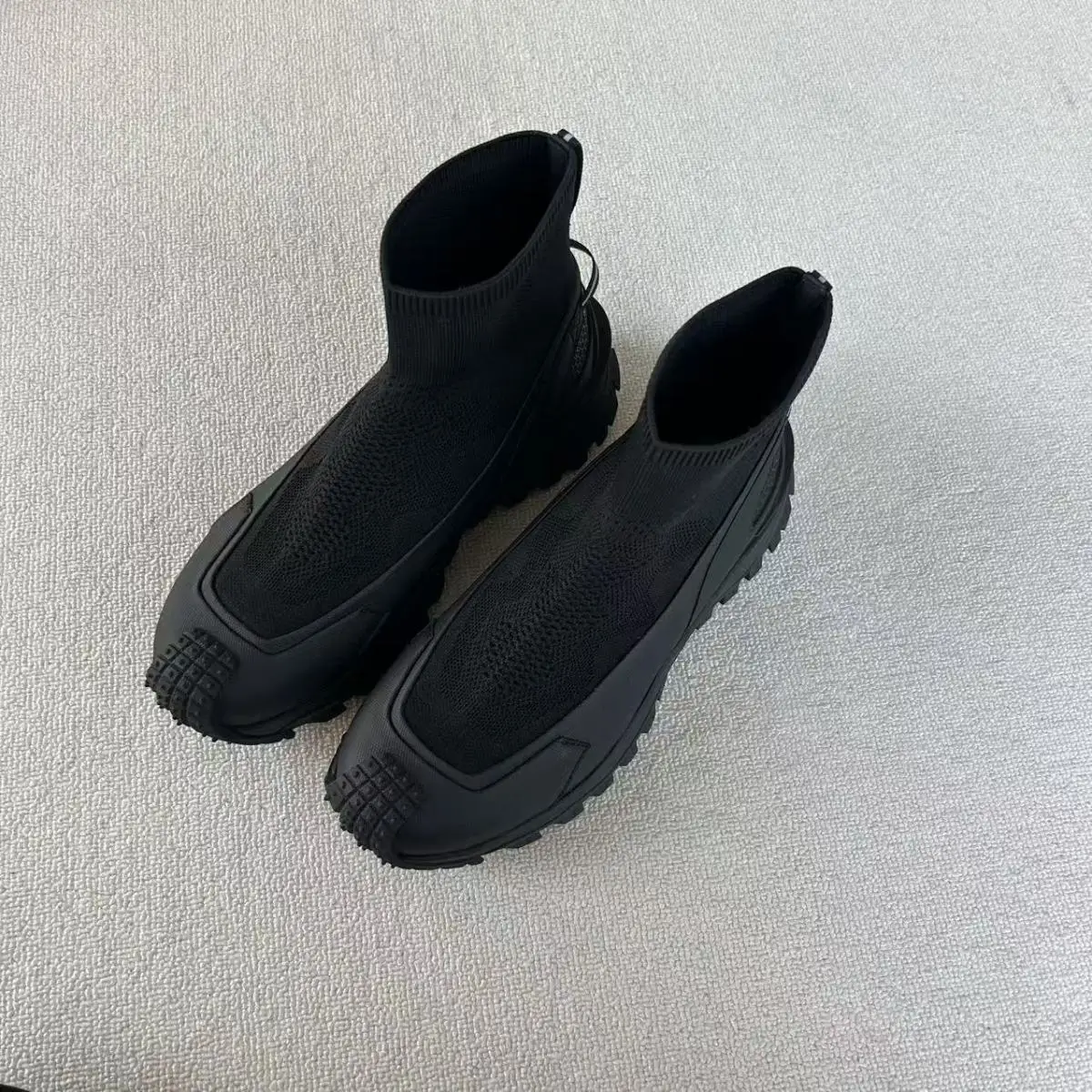 العصرية الانزلاق على أحذية رياضية متماسكة تشيلسي الأحذية منتصف العجل الجوارب الأحذية تنفس أحذية رجالي كسول أحذية رياضية أحذية غير رسمية