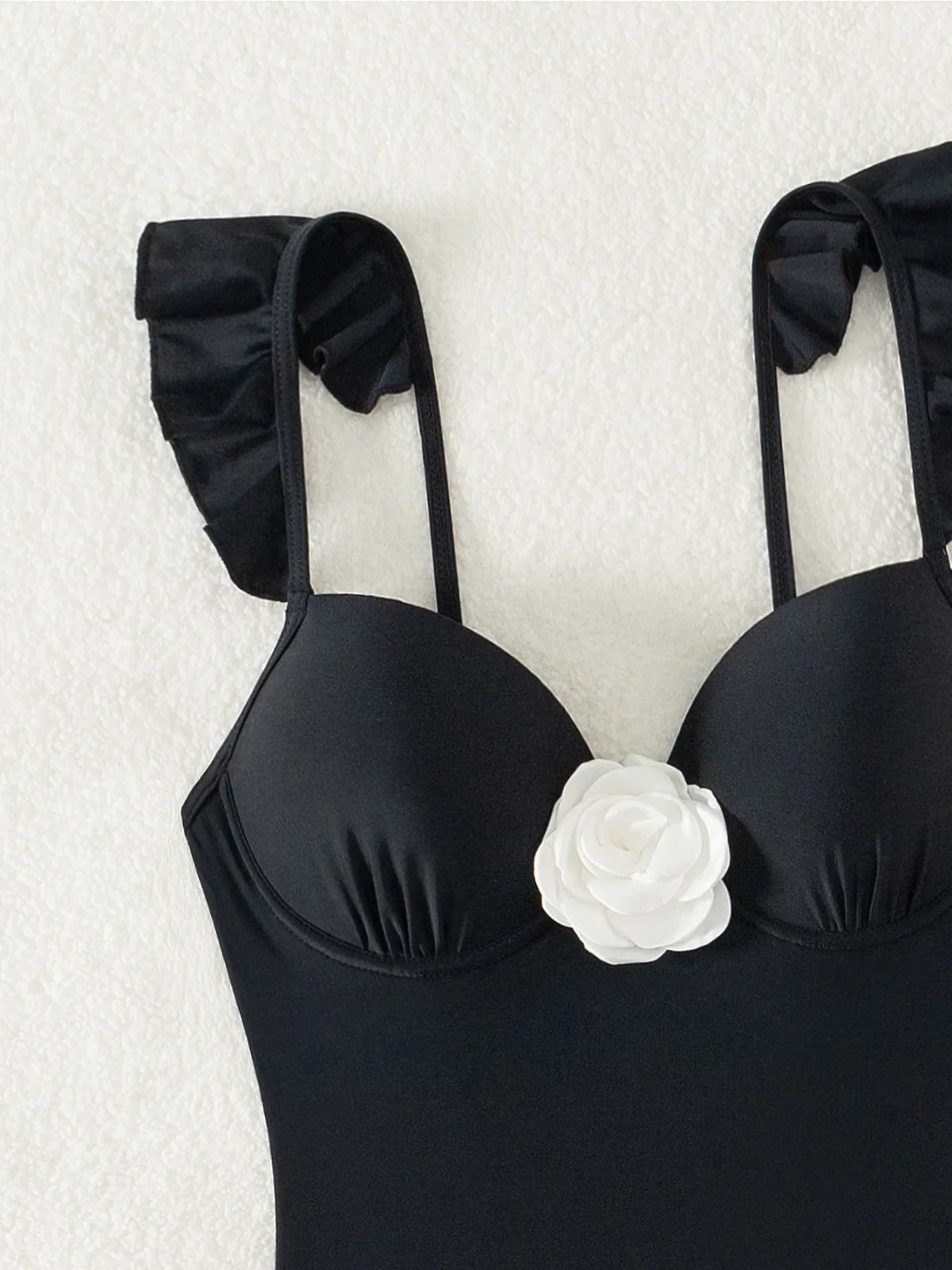 بيكيني بلون أسود قطعة واحدة ملابس السباحة للنساء مثير ثلاثية الأبعاد زهرة الحمالات كشكش عارية الذراعين Monokini ملابس الشاطئ 2025 جديد