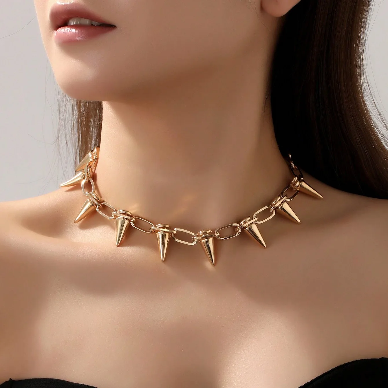 Punk Style Cone Rivet Choker Chain Metal Cone Short Choker Personalized Jewelry Suitable for Women's Daily Nightclub Parties