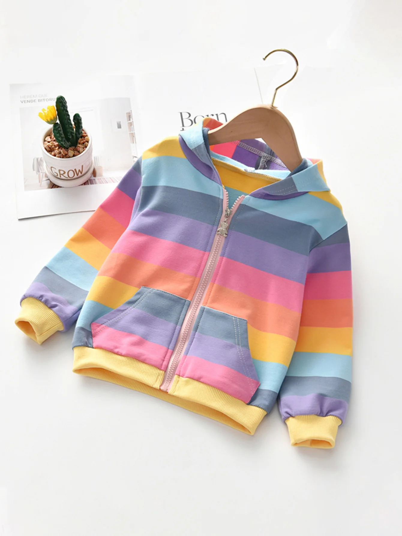 Mädchen Frühling Herbst Mode Kapuzenjacke mit Reißverschlusstasche Regenbogen-Streifen Personalisiertes Niedliches Design – Detail 4