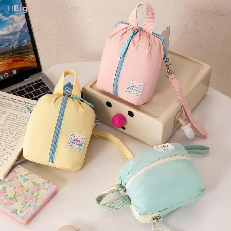 Picture 5: Portable Mini Sanitary Napkin Storage Bag Discreet Menstruation Towel Pouch Student Travel Monthly Period Essentials Organizer