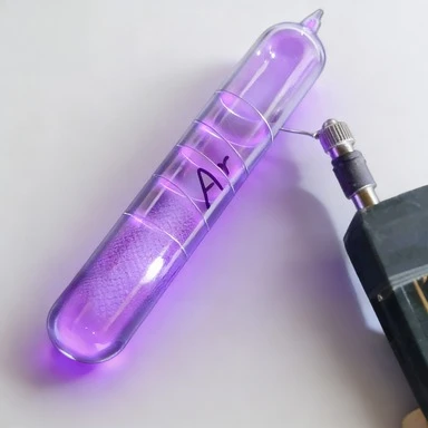 Glasversiegelte Seltengas-Leuchtröhre. Seltengasröhren: Argon, Helium, Neon, Krypton, Xenon sowie Stickstoff, Sauerstoff, Kohlendioxid.