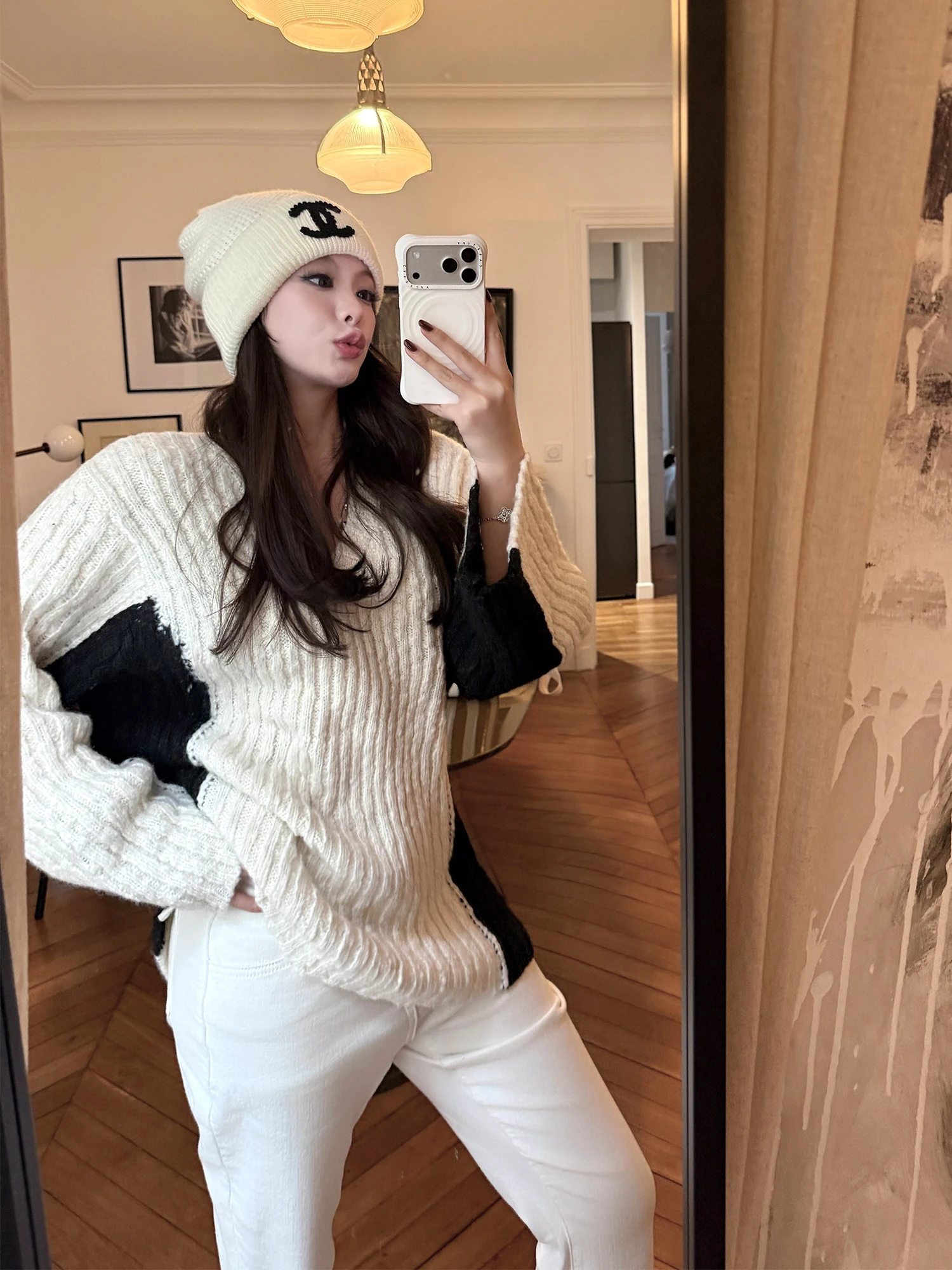 

Thirteen Xin Moment of Heart Horizontal Stripe Misalignment Bla And White Splicing 40 Wool Blend Knitted Sweater