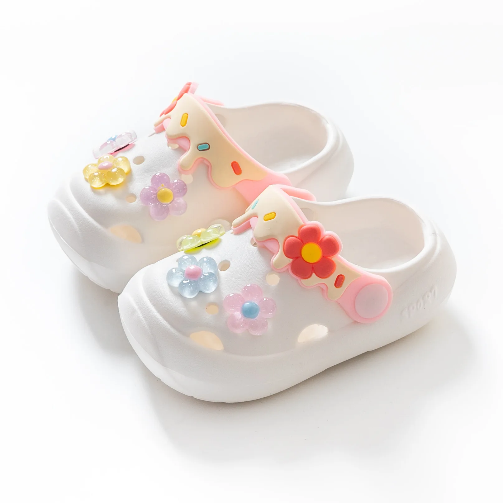 Childrens Slippers Summer Baby New Cute Flowers Soft Sole Sandals Indoor Soft Anti Slip Girl Sandals Hole Shoes Kids Beach Shoes