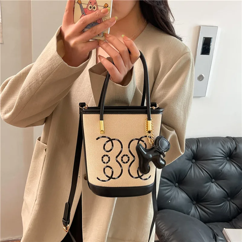 

Stylish Solid Color Handbag For Women With Paris Fashion Influence And Eye-Catching Letter Logo Design