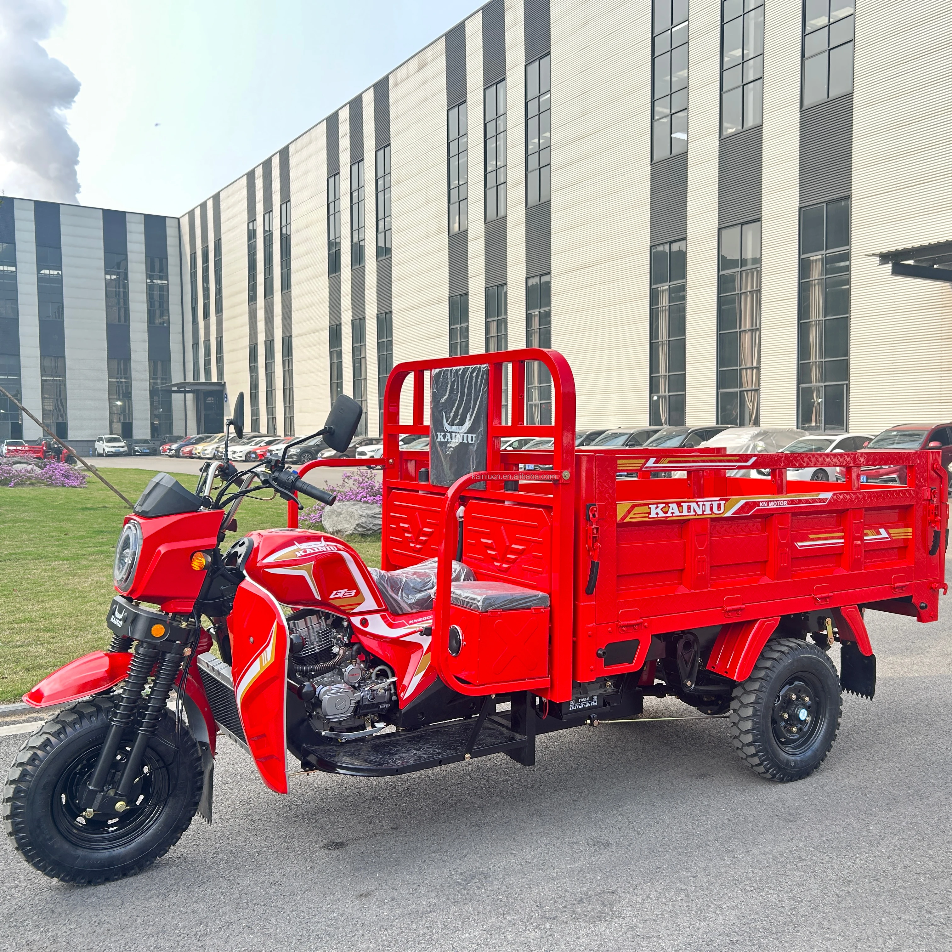 2026 New 200CC Cargo Tricycle 3 Wheel Motorcycle with Sound & Tipping Heavy Duty Trike for Adult Farm Delivery Truck