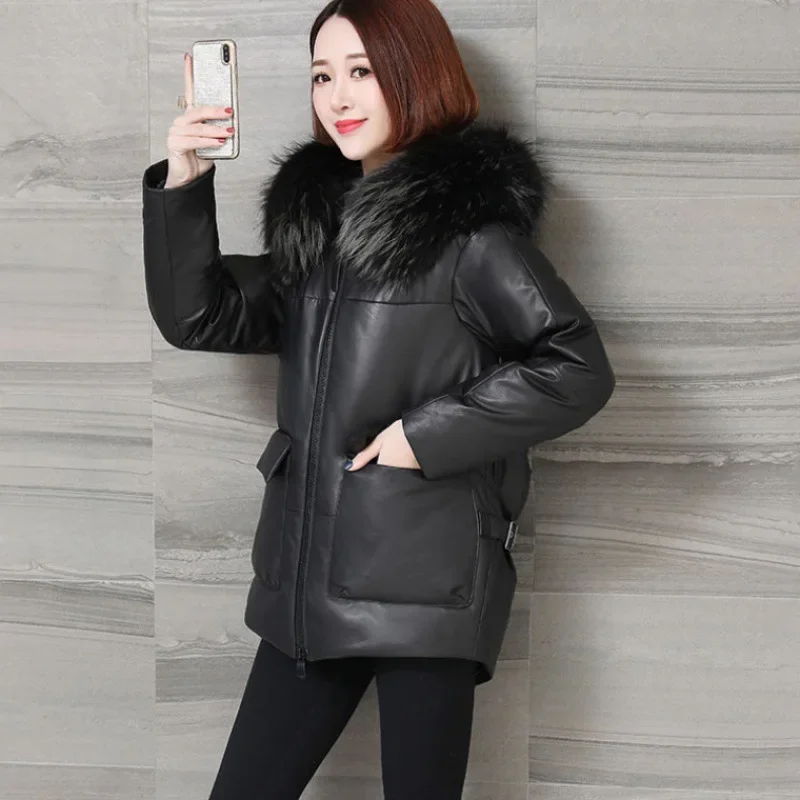 YOLANFAIRY Echt Leder Jacke Frau Winter Warme Schaffell Unten Jacken Mode 90% Weiße Ente Unten Mäntel Waschbären Hund Pelz Kragen