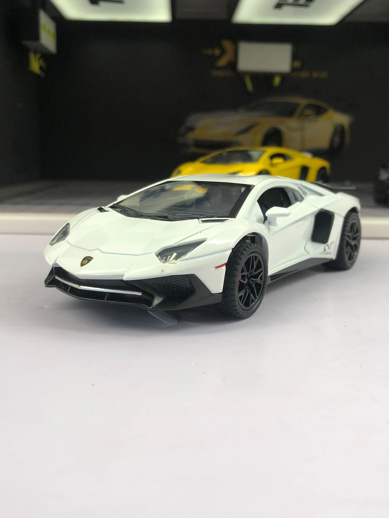 

1:32 имитация спортивного автомобиля LP750 из цинкового сплава, статическое украшение, металлический коллекционный подарочный автомобиль