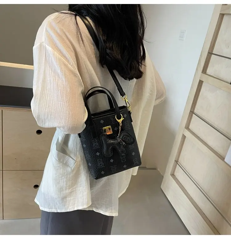 

2026 Women‘s Woven Tote Bag, Vintage Quilted Soft Leather Crossbody Purse, Multi-way Chain Strap Shoulder Bag for Casual Dating