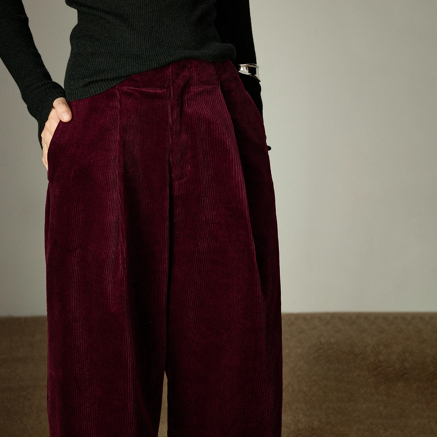 TOYOUTH Women Casual Pants 2025 Winter New Corduroy Pleated Design Pear-Shaped Slim-Fit Hip-Hiding Retro Banana Trousers