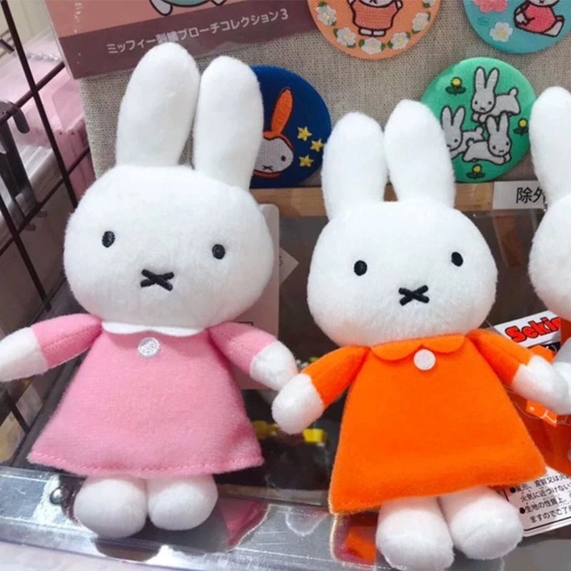 귀여운 Miffy 봉제 인형 도파민 만화 인형 장난감 애니메이션 배낭 액세서리 귀여운 매력적인 펜던트 Kawaii 키 체인 소녀 선물