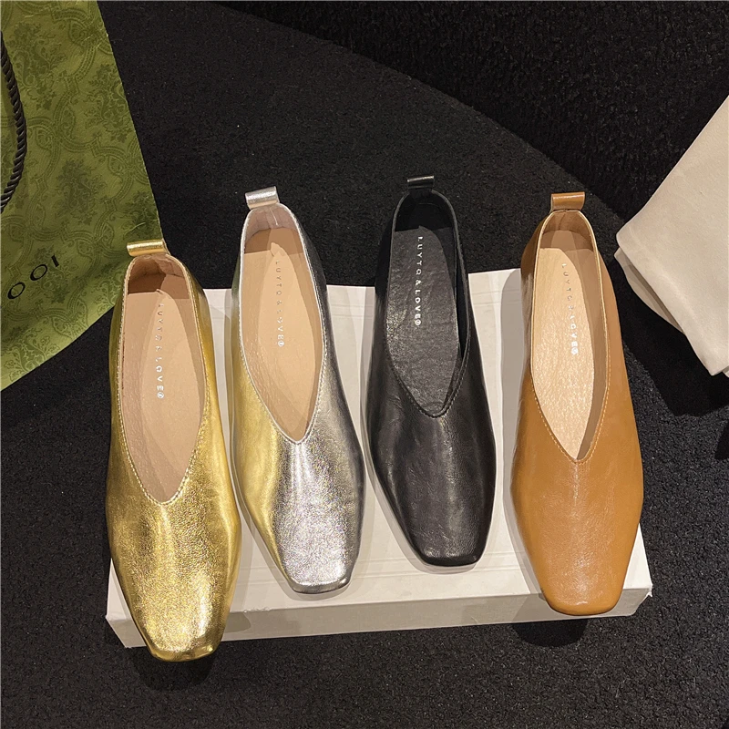 Damen-Ballerinas mit eckiger Zehenpartie, V-Ausschnitt, aus weichem Leder, zum Hineinschlüpfen, in Metallic-Gold- und Silberfarben, für das Büro. – Detail 12