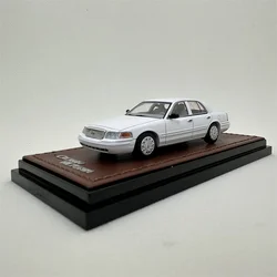 GOC 1:64 Ford Crown Victoria Street Package White  Diecast Model Car