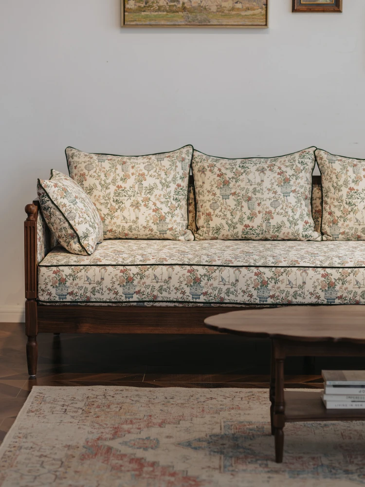 โซฟาไม้เนื้อแข็งลายดอกไม้และนก สไตล์เรโทร สำหรับสามที่นั่ง หุ้มผ้า สีดำวอลนัท เหมาะสำหรับอพาร์ทเมนต์ขนาดเล็ก เฟอร์นิเจอร์ห้องนั่งเล่นสไตล์นอร์ดิก