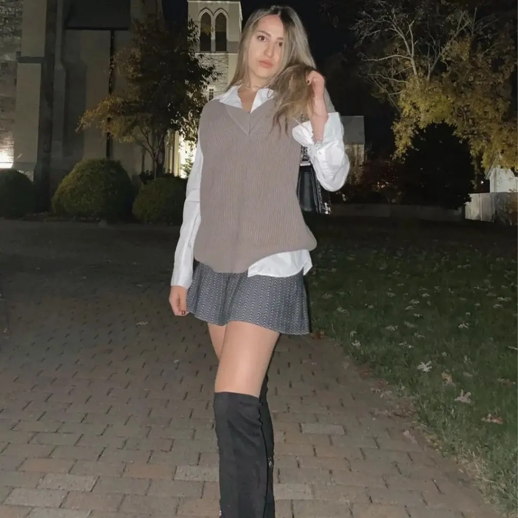 

Women's Solid Color V-Neck Loose Fit Knitted Vest Sleeveless Mid-Length Spring Sweater Top European American Style