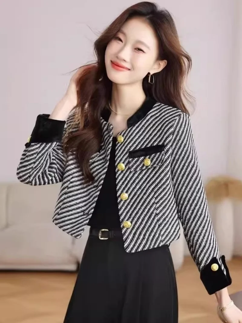 

Дизайнерский короткий пиджак в полоску для женщин | Весенне-осенняя коллекция 2026 г. | Высококачественный повседневный пиджак, элегантная офисная одежда w2016