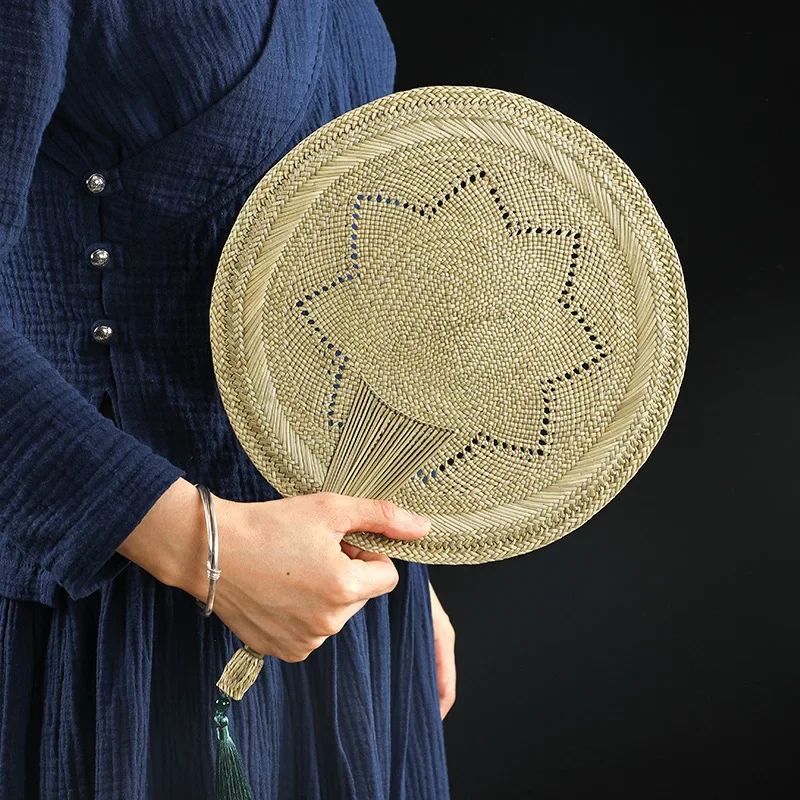 Hand-woven cattail fan for summer cooling and mosquito repellent, traditional natural straw Chinese-style fan