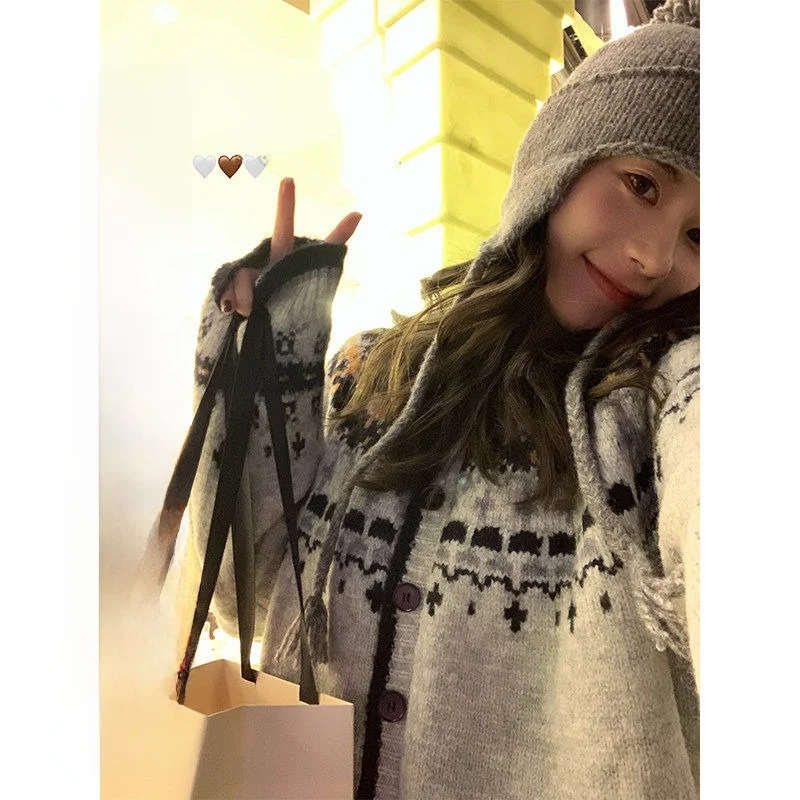 

Cisas Knitted Hat Women's Sweater Warm Cardigan Coat Geometric Pattern Button Detail Winter Faion Ladies' Knitwear