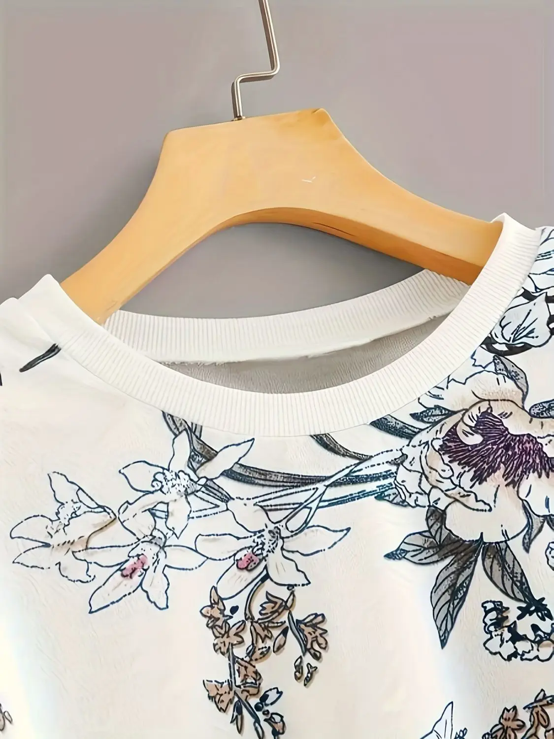 Bluza z okrągłym dekoltem, opadającymi ramionami, z kwiatowym nadrukiem roślinnym, nowy styl, długi rękaw, lekka, 2025