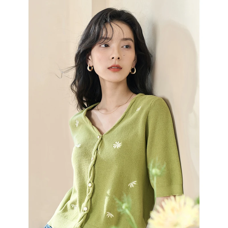 INMAN Women Knit Cardigan 2023 Summer Short Sleeves V Neck Loose T-shirt Exquisite Embroidered Design Buttons Fashion Chic Tops