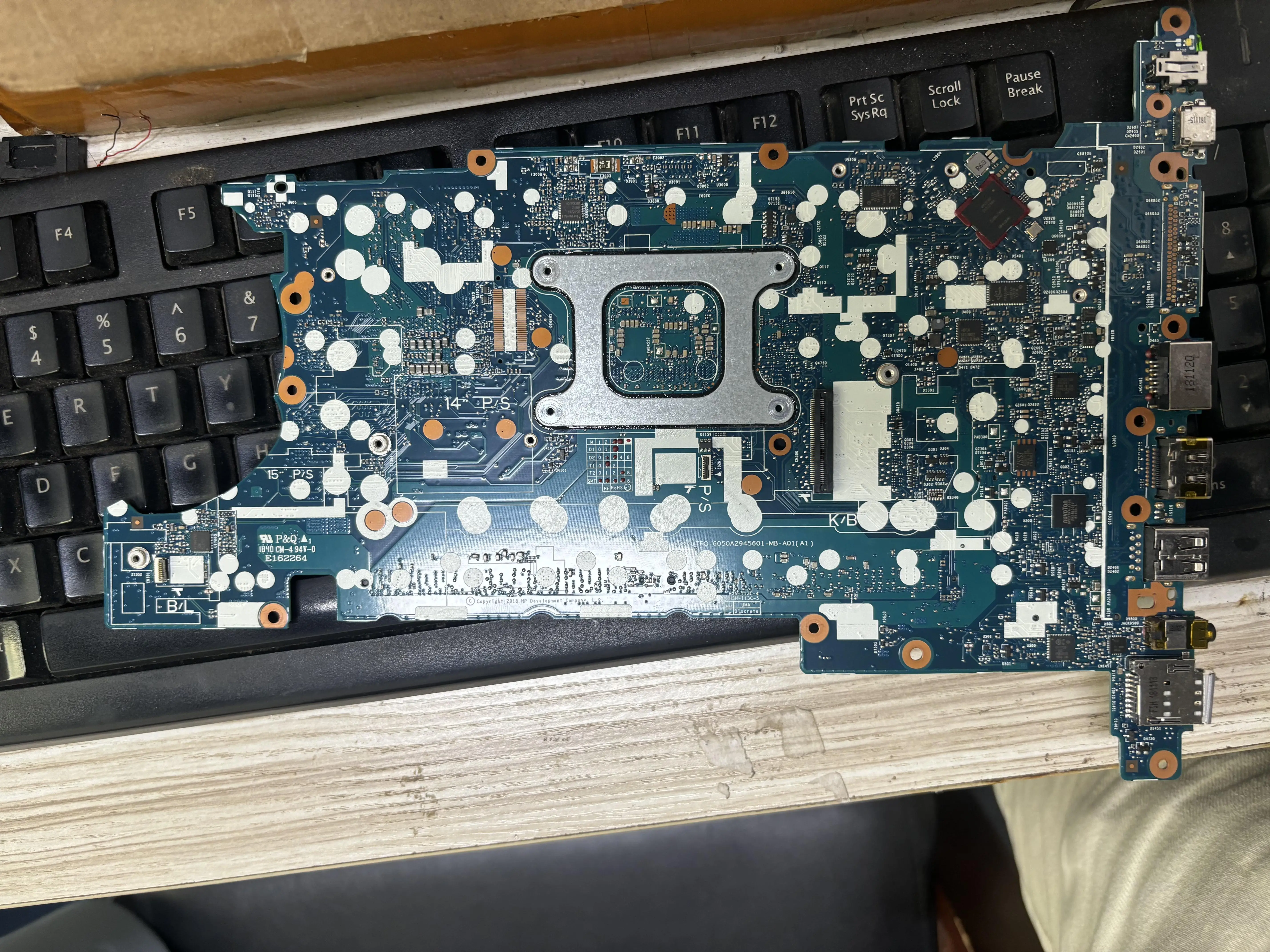 

L16126-601 подходит для встроенного EliteBook 840 G5 850 G5 I7-8650U