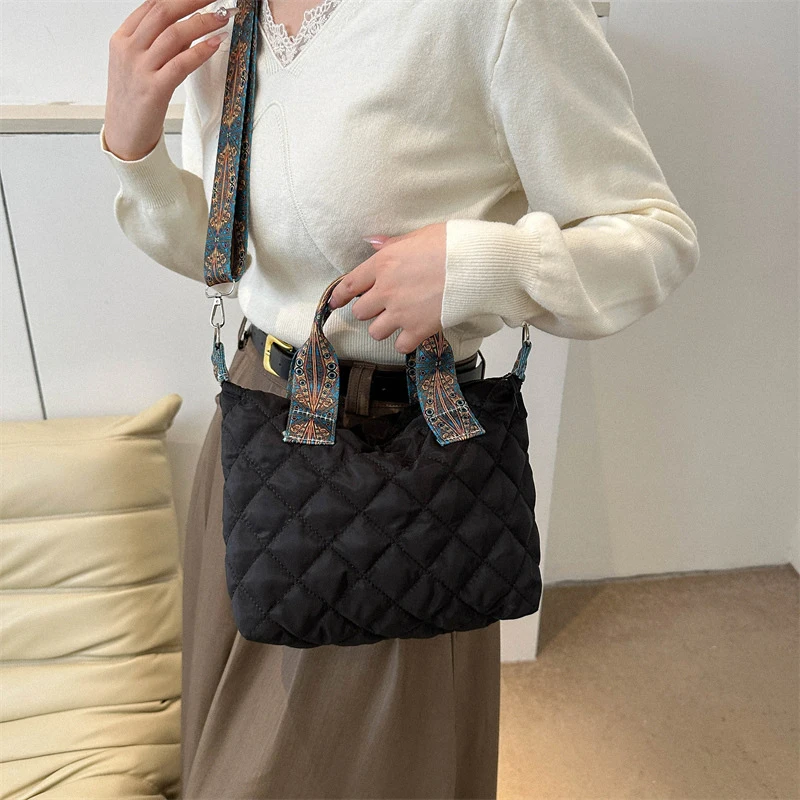 Trendy Women Crossbody Handbag Puffer Tote Bag Quilted Puffy Handbag Down Cotton Padded Wide Shoulder Belt Shoulder Bag