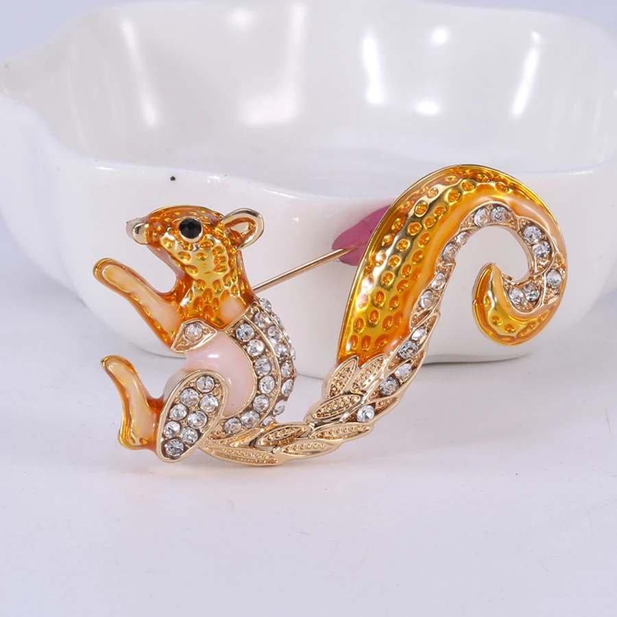 Cute Squirrel Brooches for Women Unisex Animal Pins Multi-color Available Casual Party Accessories Gifts
