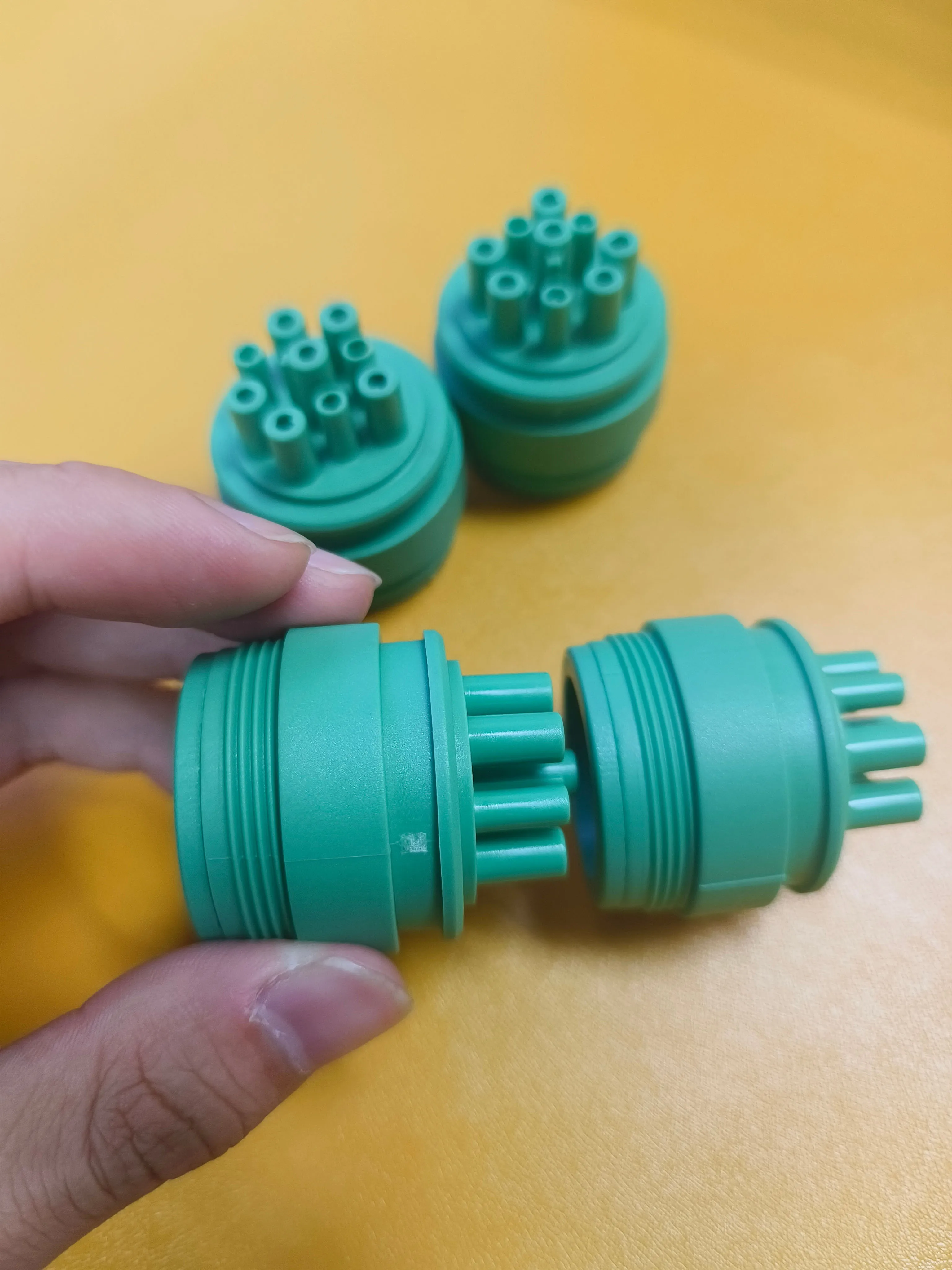 Saldatrice di plastica ad ultrasuoni con tracciamento automatico 15K2600W per materiale in nylon con connettore automobilistico