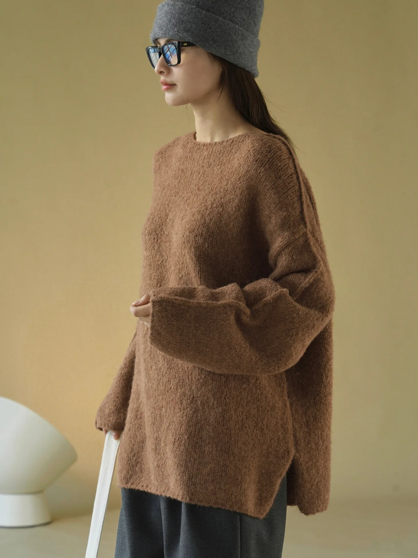 Autumn and winter women\'s casual solid color round neck long sleeved loose sweater